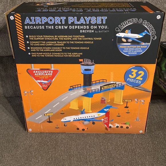 Kids Airplane Set…Brand new never opened…32 pieces…lights and sounds - Picture 3 of 3